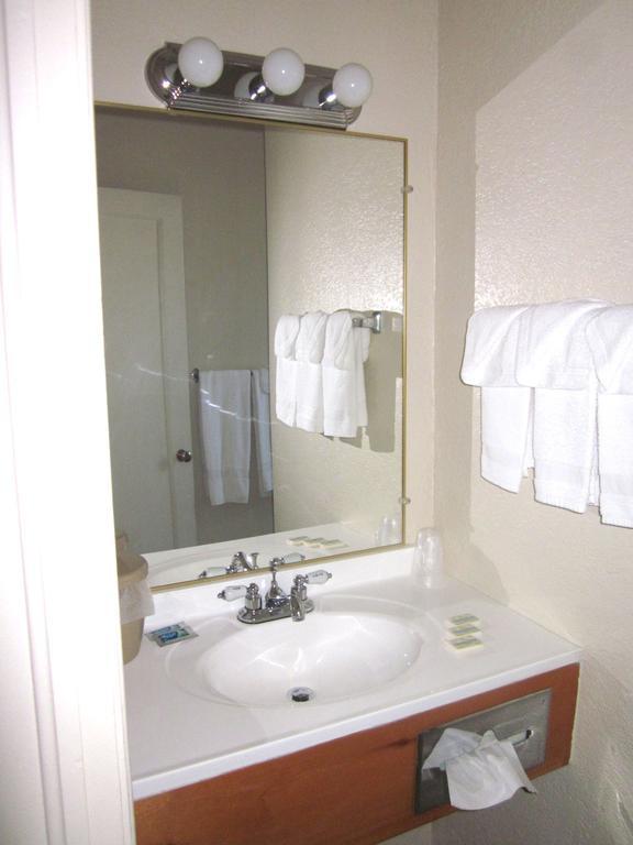 Color Country Motel Panguitch Room photo